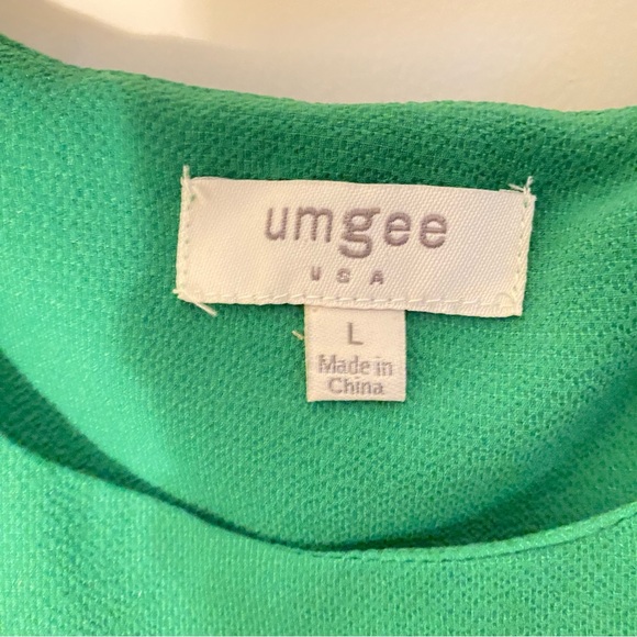 Umgee, green ruffled, cold-shoulder blouse, size L. - Picture 2 of 5